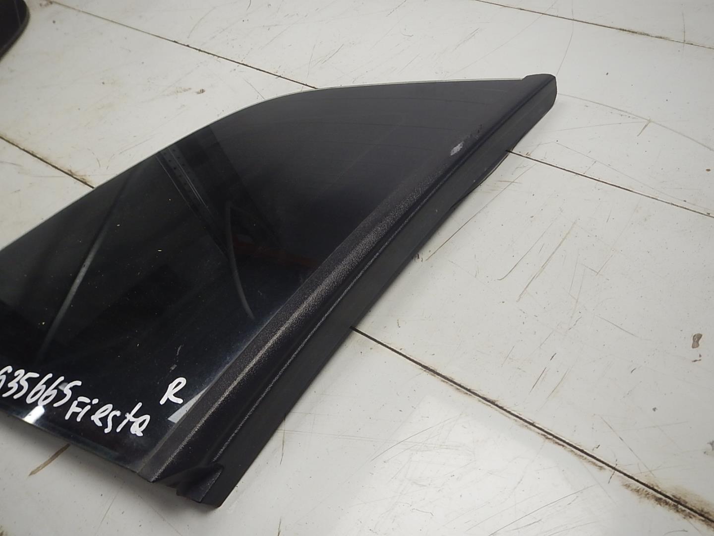 Стекло кузовное глухое правое