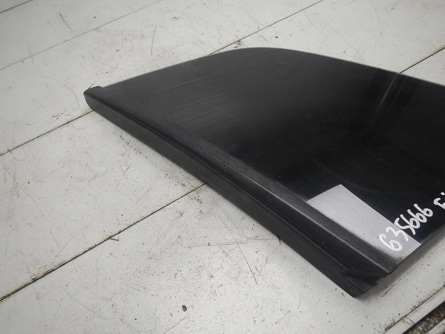 Стекло кузовное глухое левое