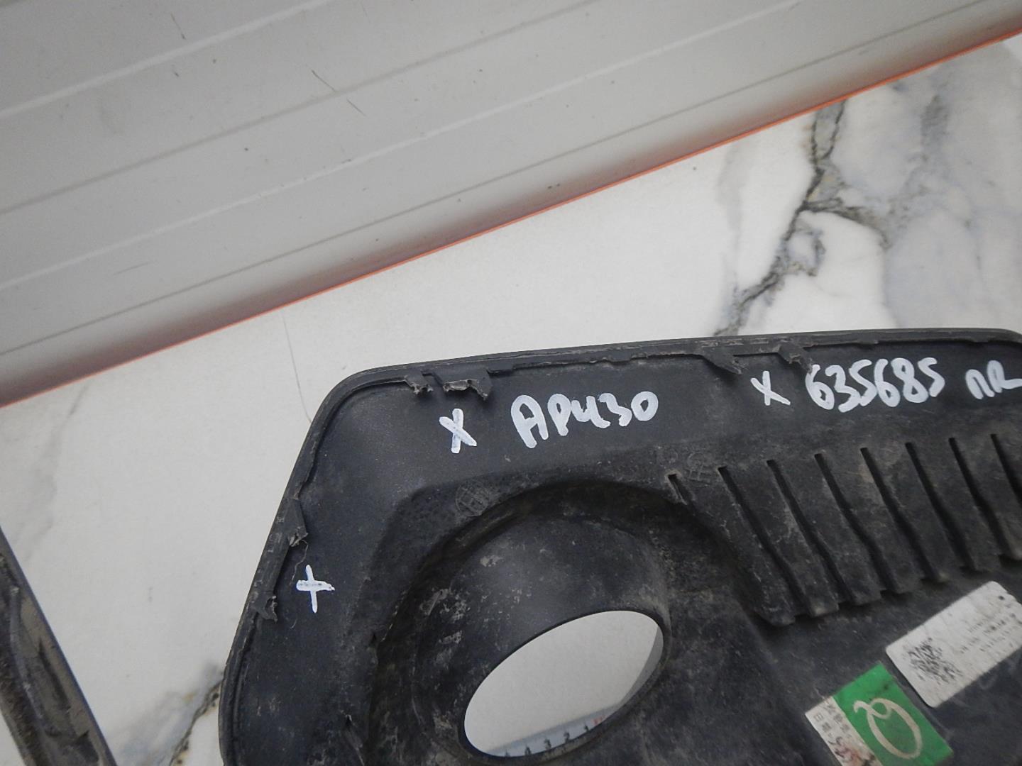 Решетка в бампер правая