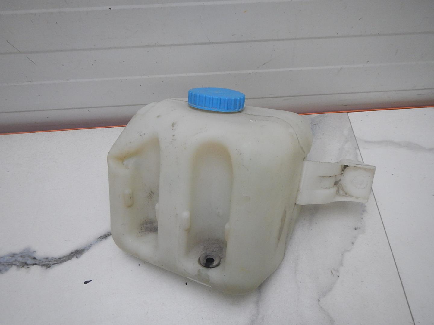 Бачок омывателя лобового стекла