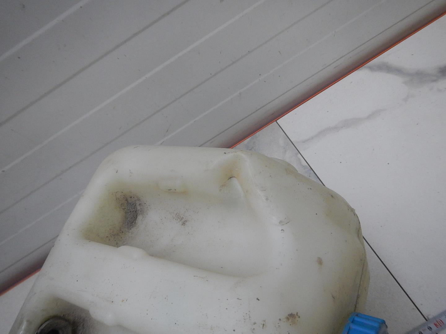 Бачок омывателя лобового стекла