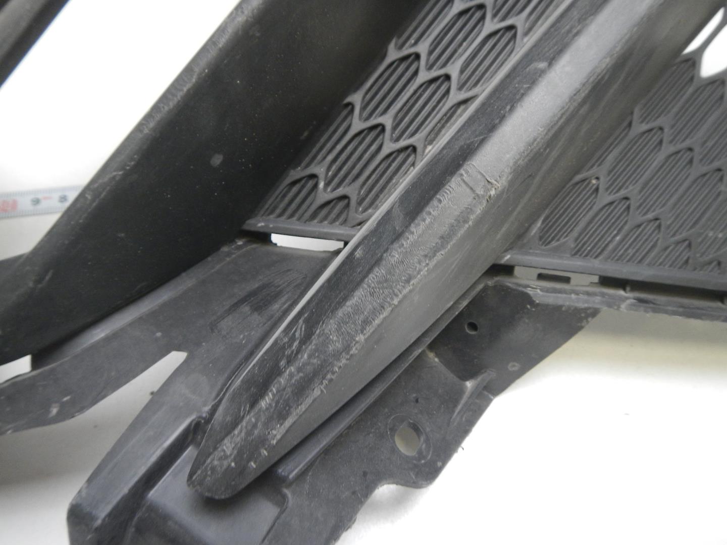 Решетка в бампер левая