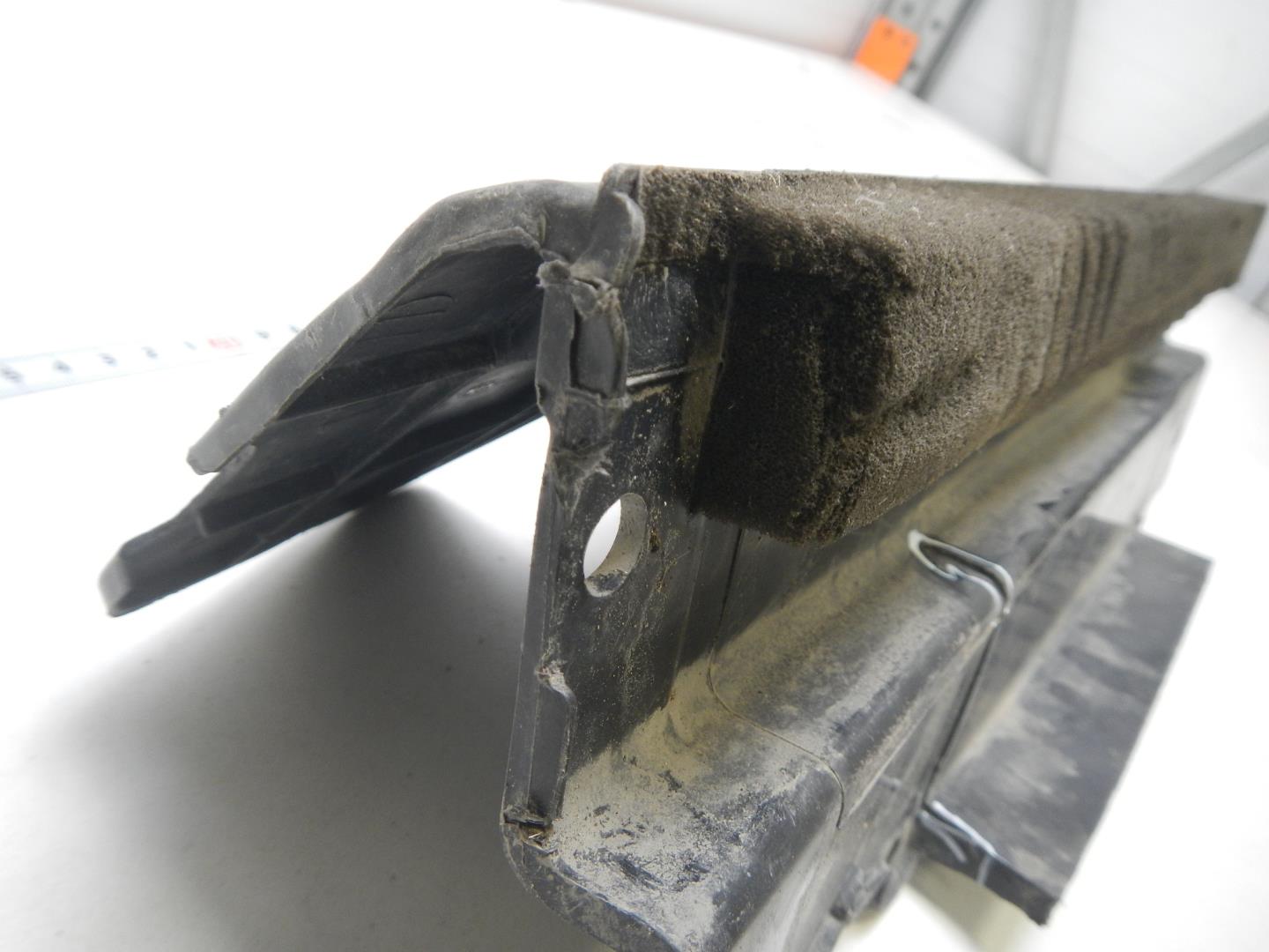 Воздуховод радиатора левый