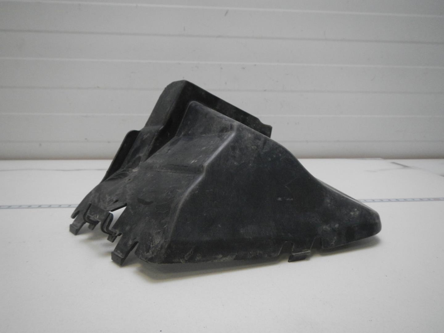 Воздуховод радиатора левый