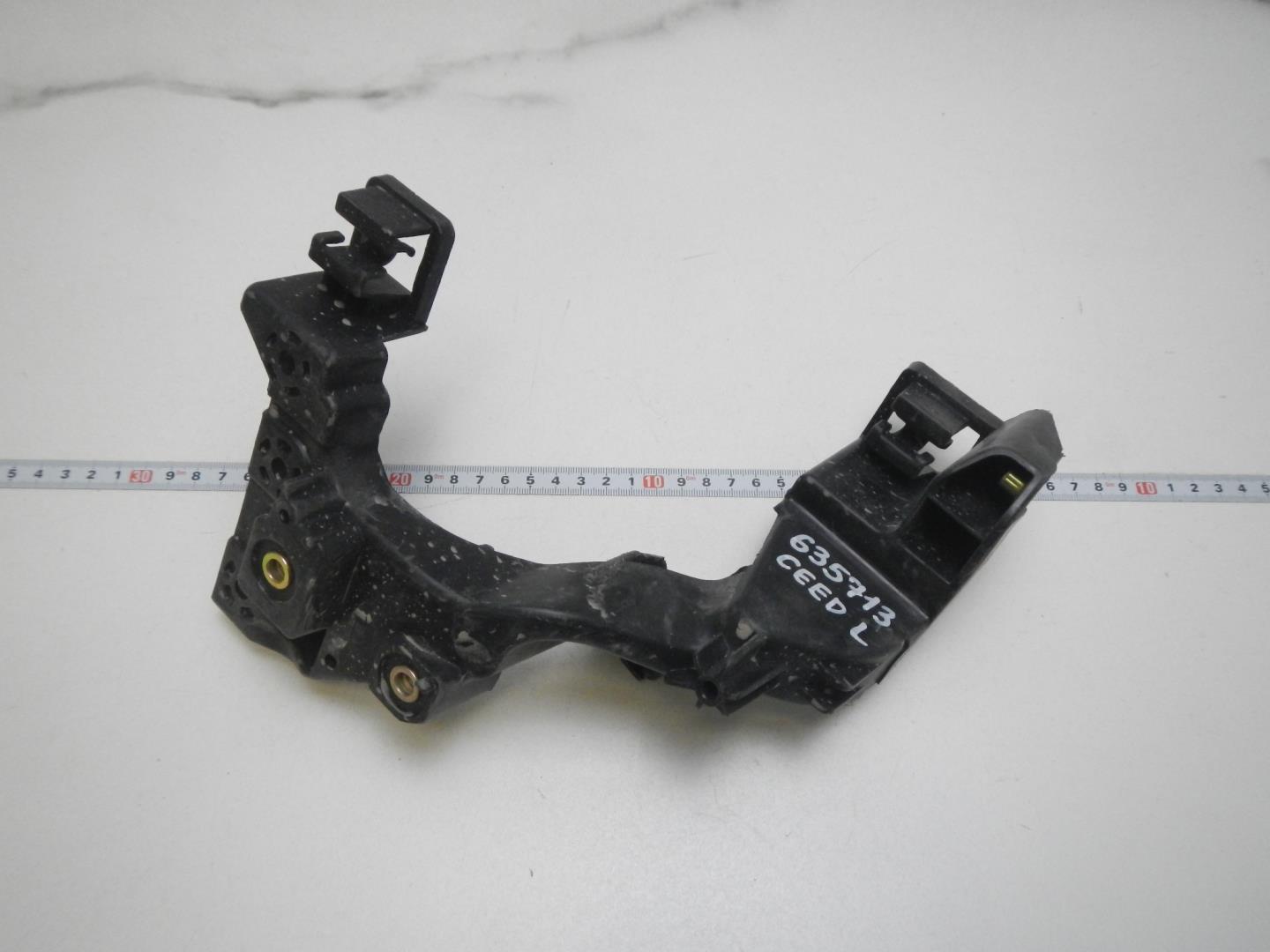 Кронштейн фар левый