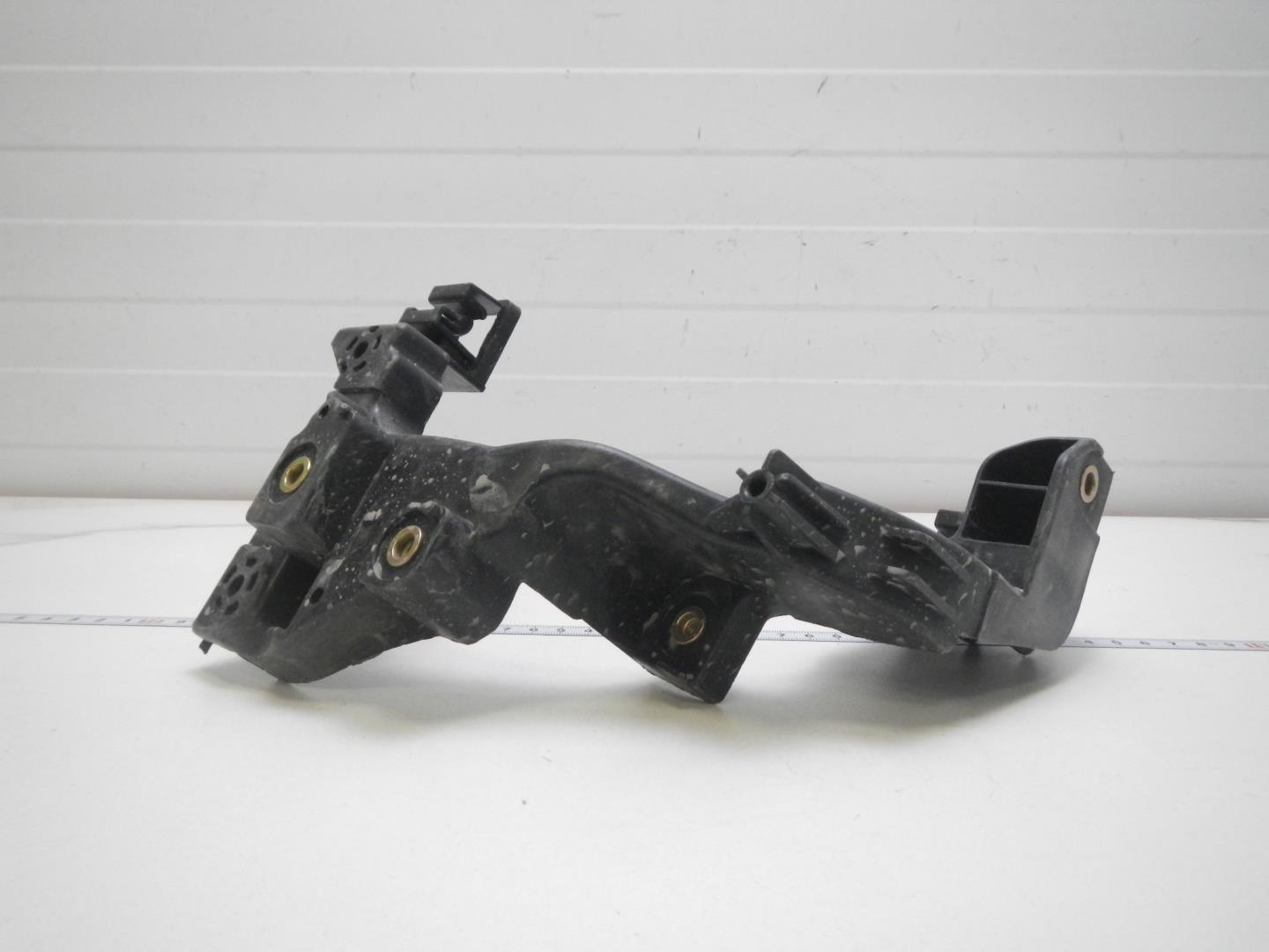 Кронштейн фар левый