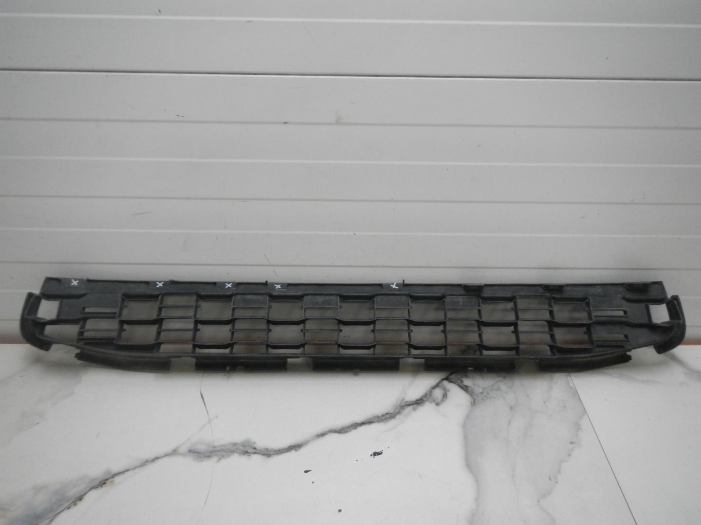 Решетка в бампер центральная