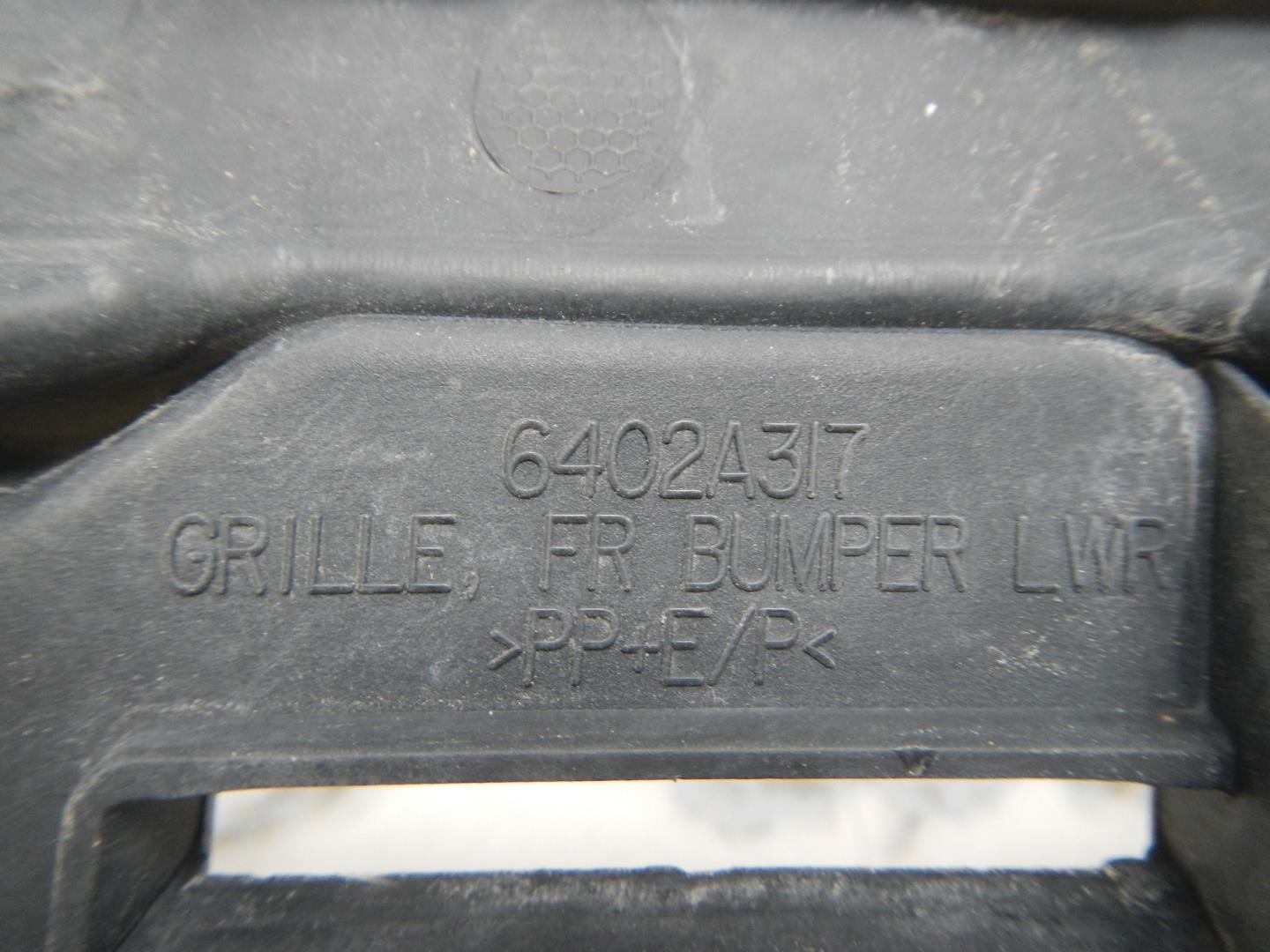 Решетка в бампер центральная