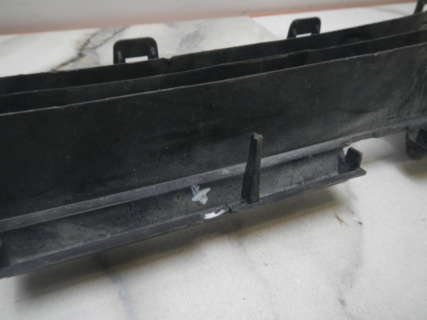 Решетка в бампер центральная