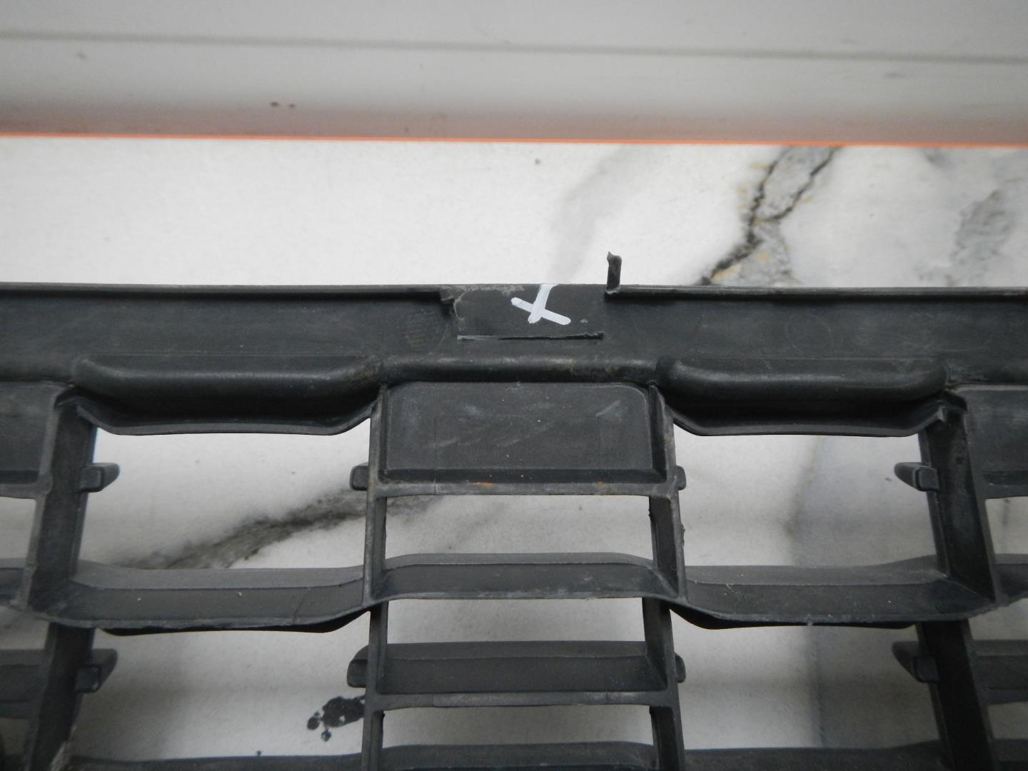 Решетка в бампер центральная