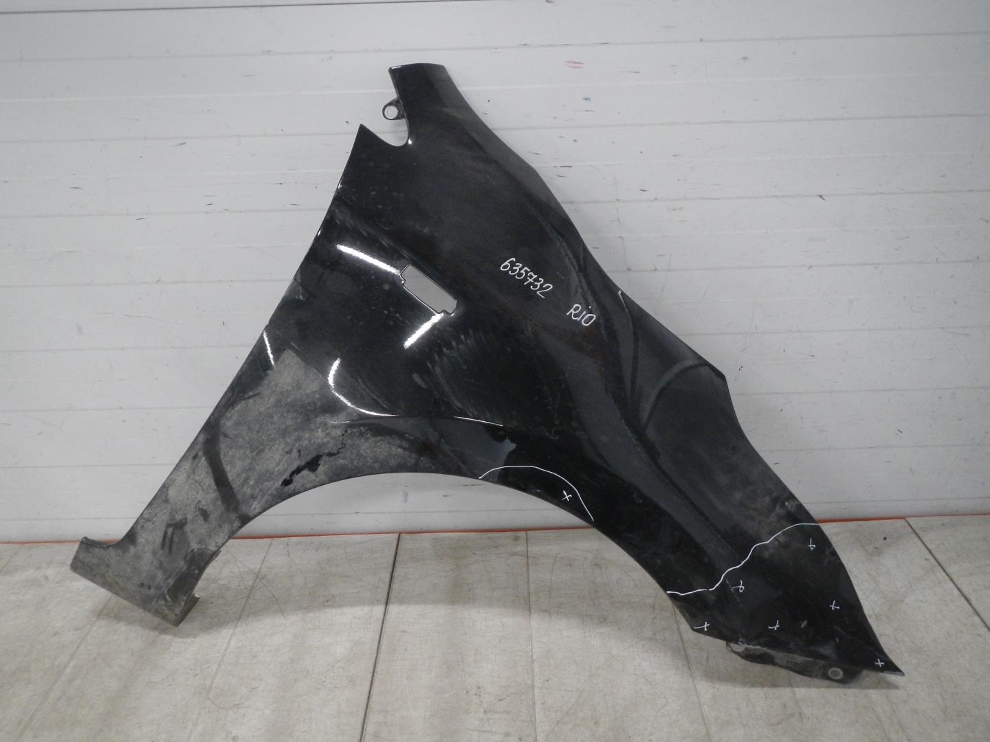 Крыло переднее правое