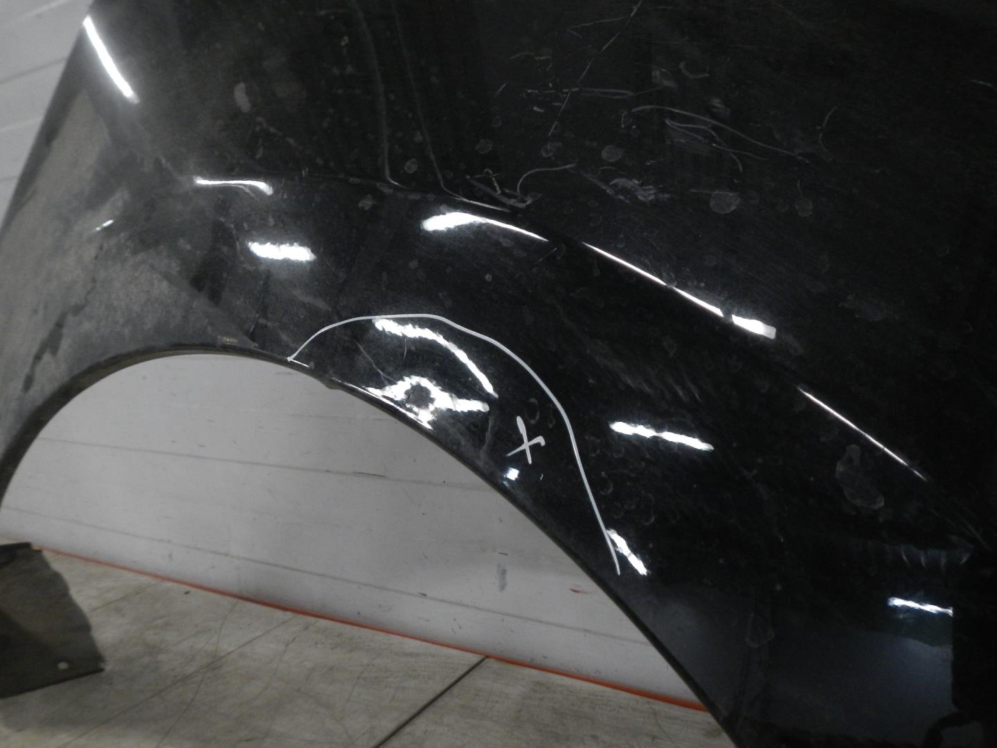 Крыло переднее правое