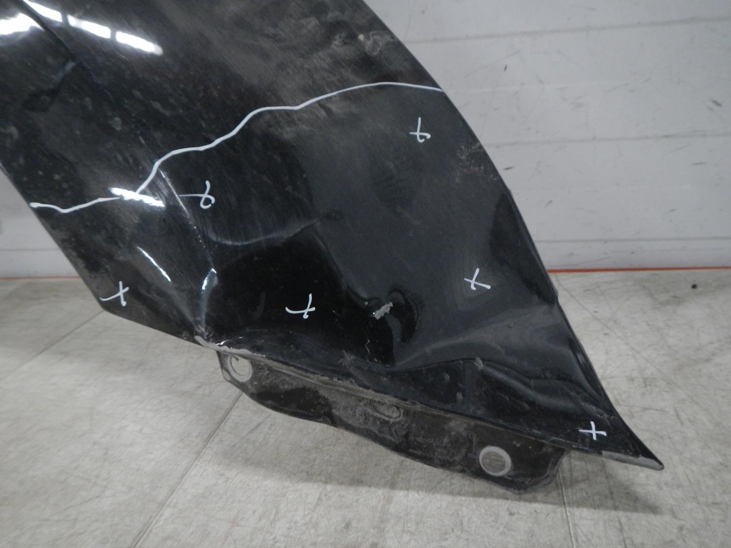 Крыло переднее правое