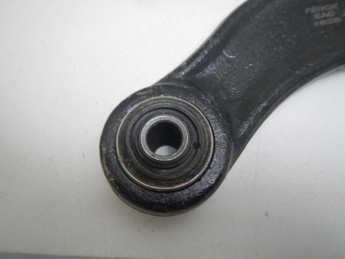 Рычаг задний верхний левый