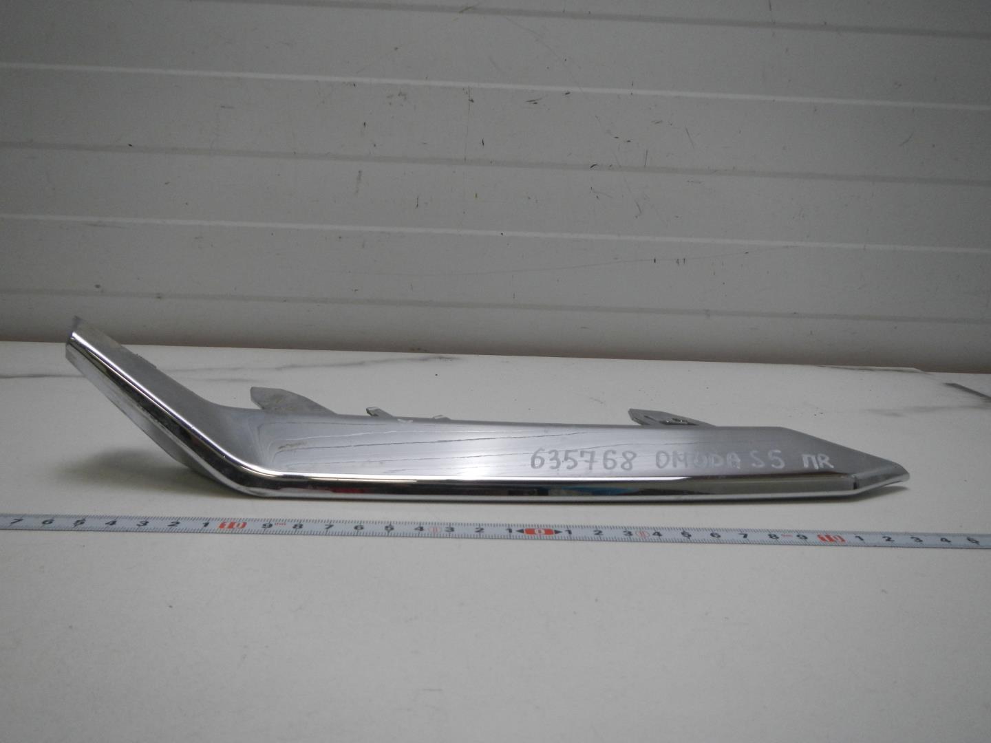 Молдинг переднего бампера правый