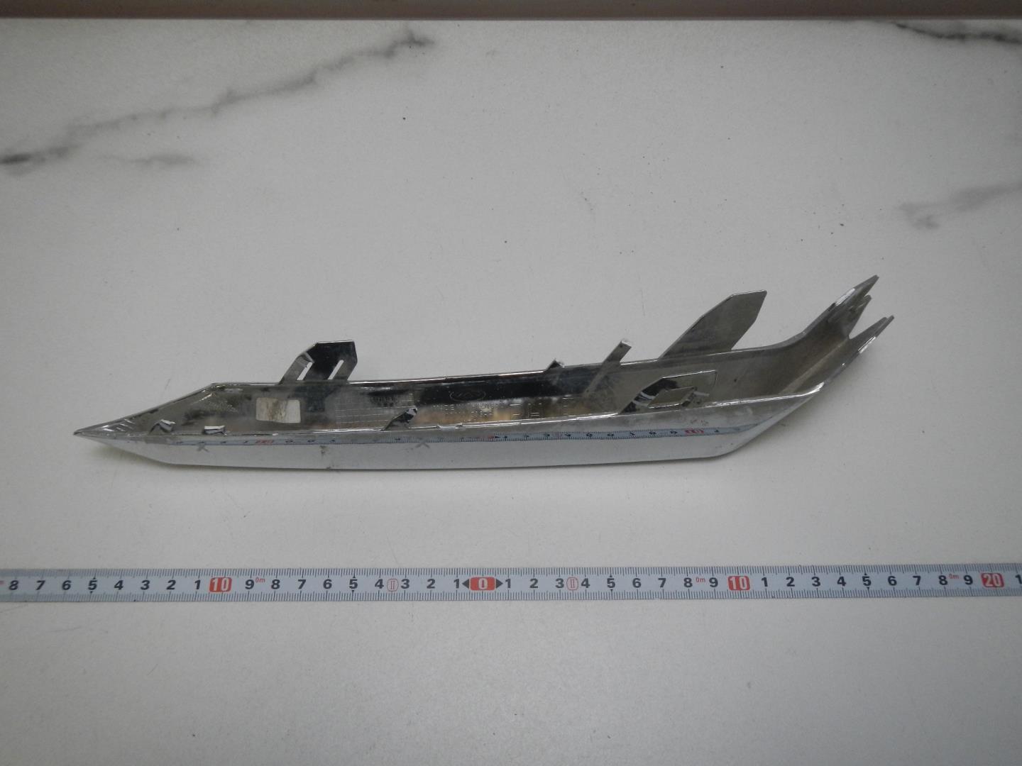 Молдинг переднего бампера правый