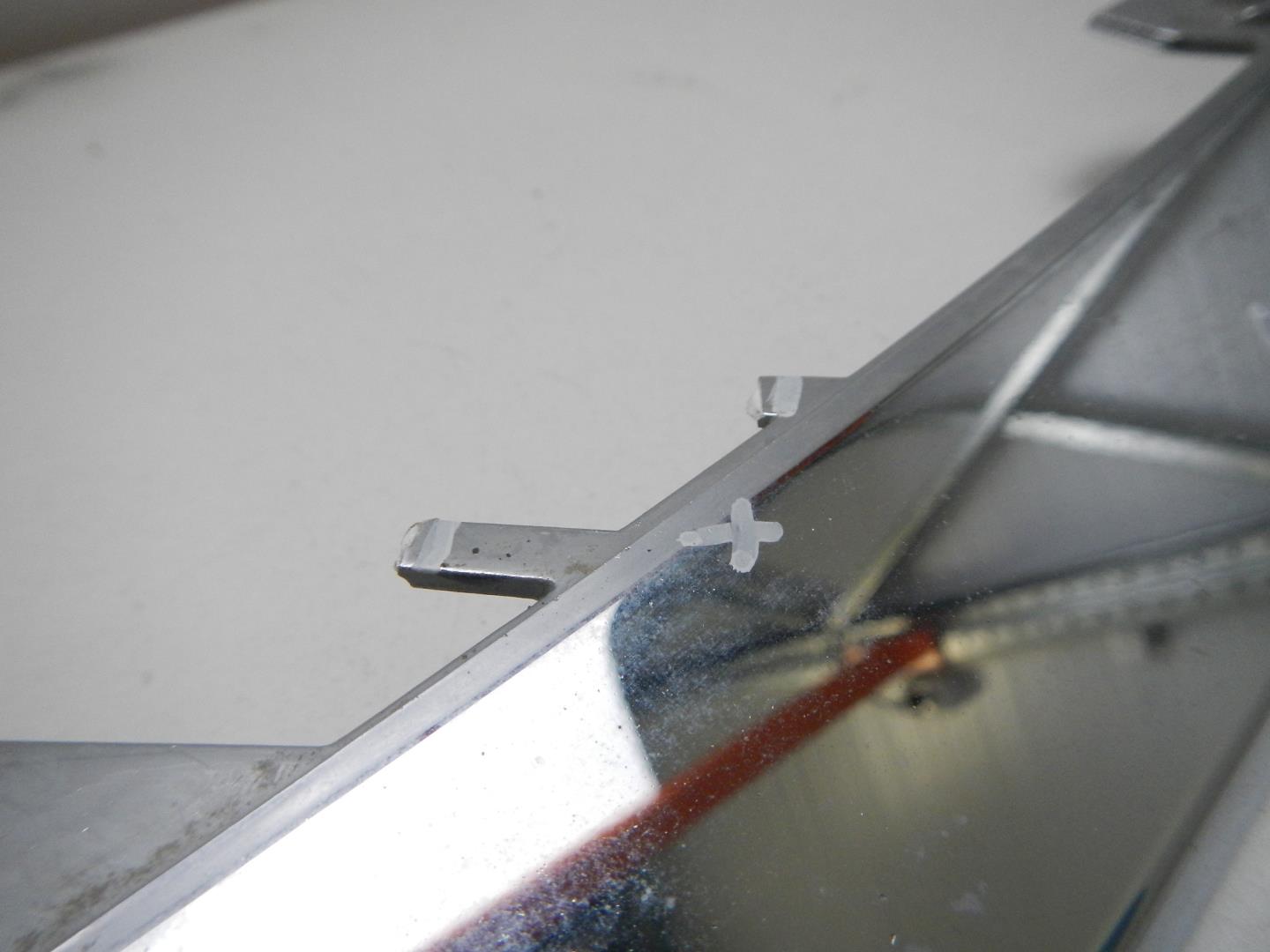 Молдинг переднего бампера правый