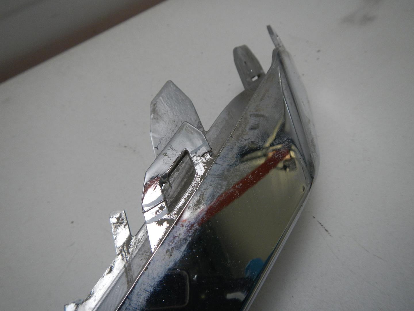 Молдинг переднего бампера правый