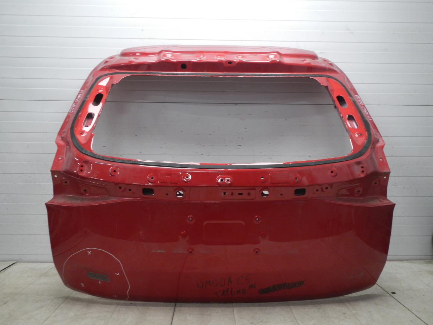 Дверь багажника