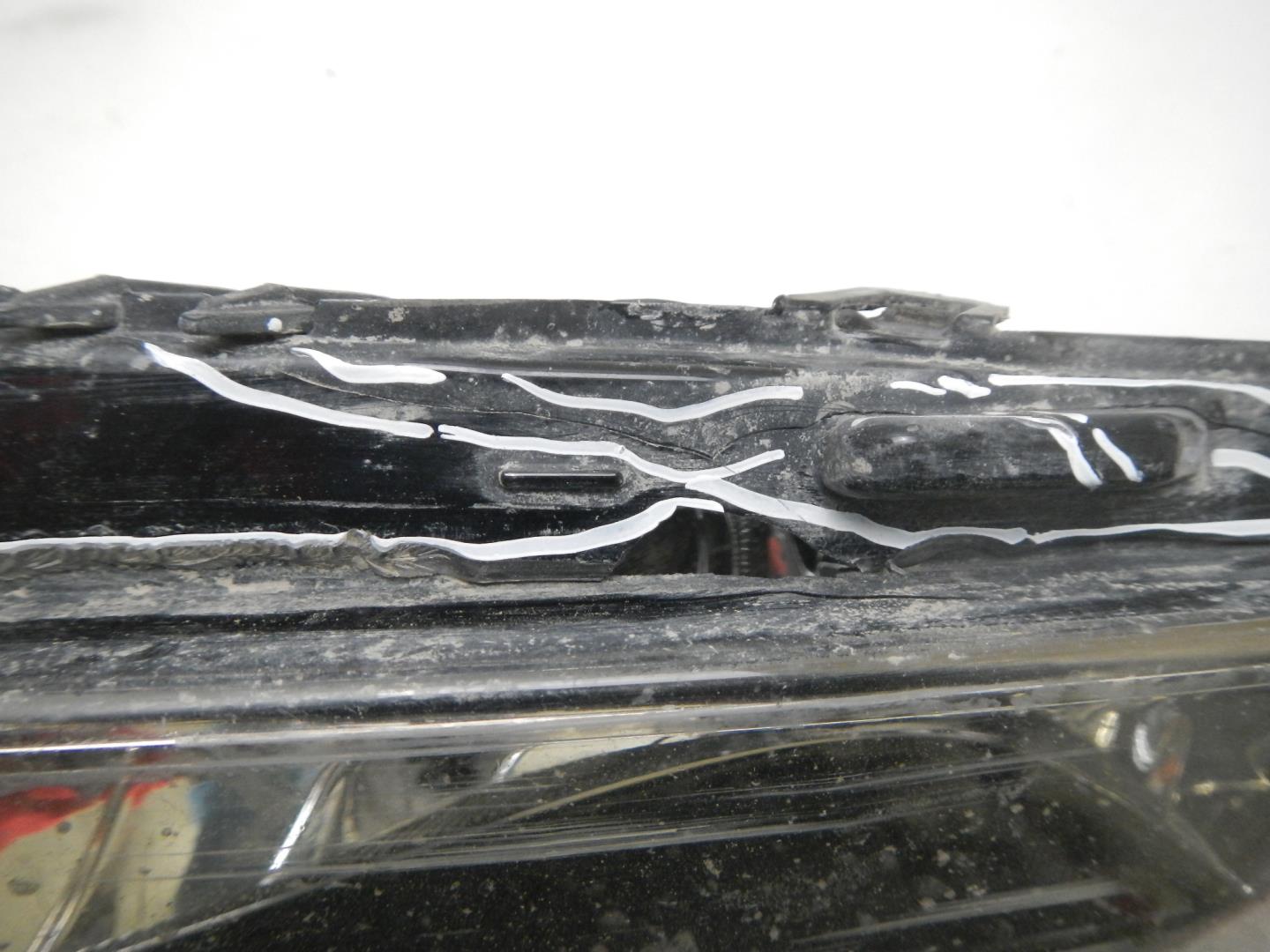 Фара противотуманная левая