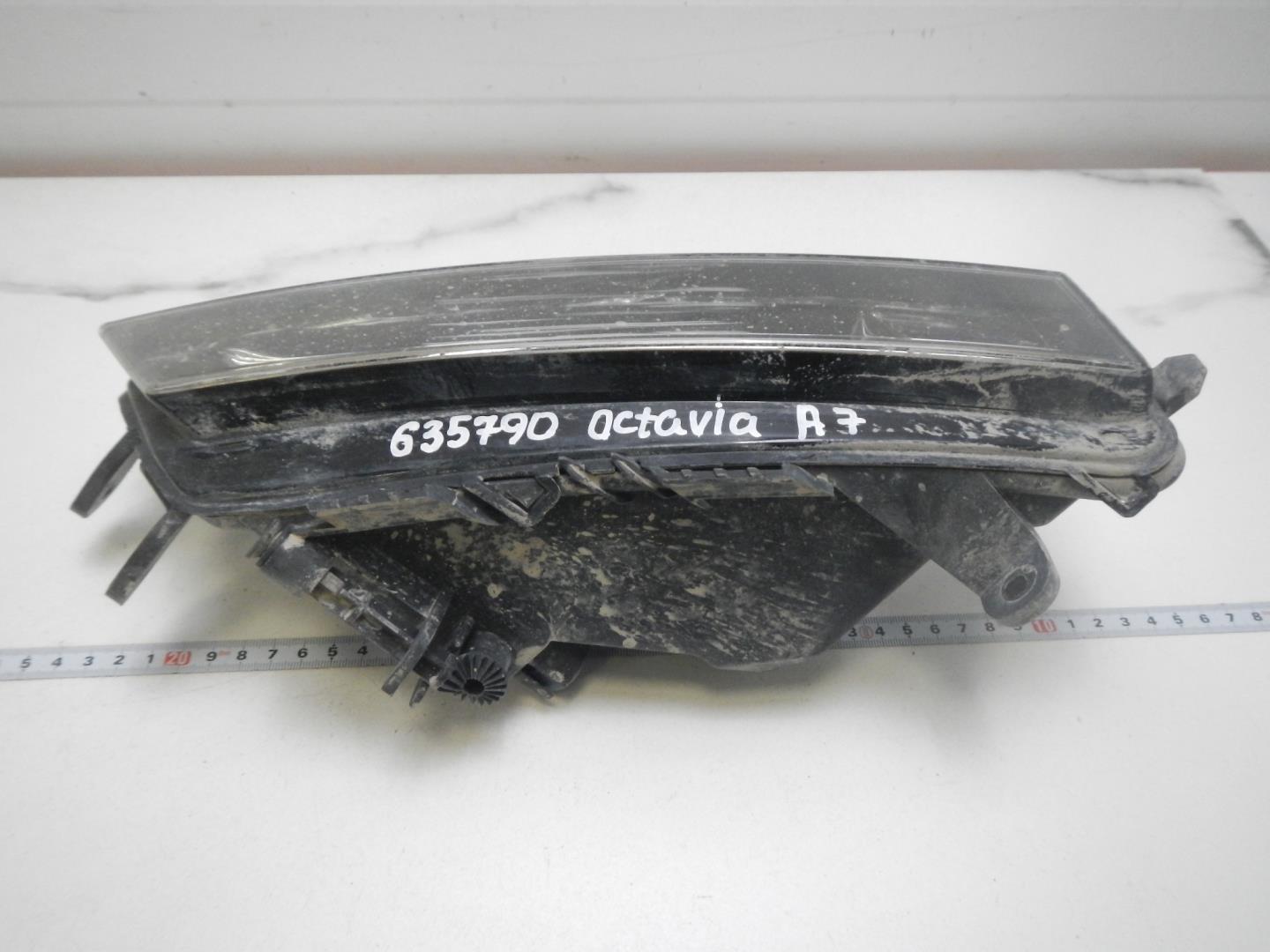 Фара противотуманная левая