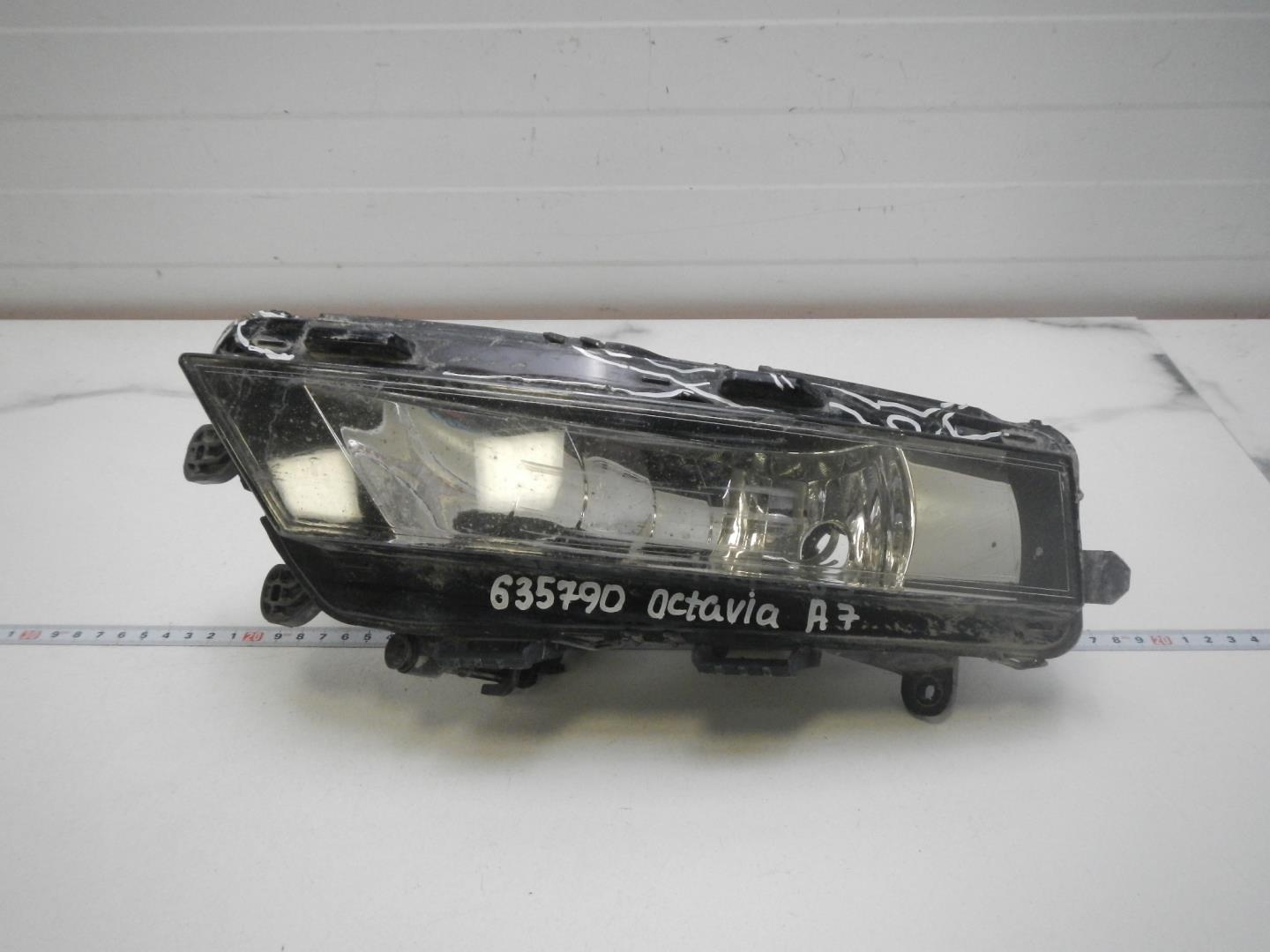 Фара противотуманная левая