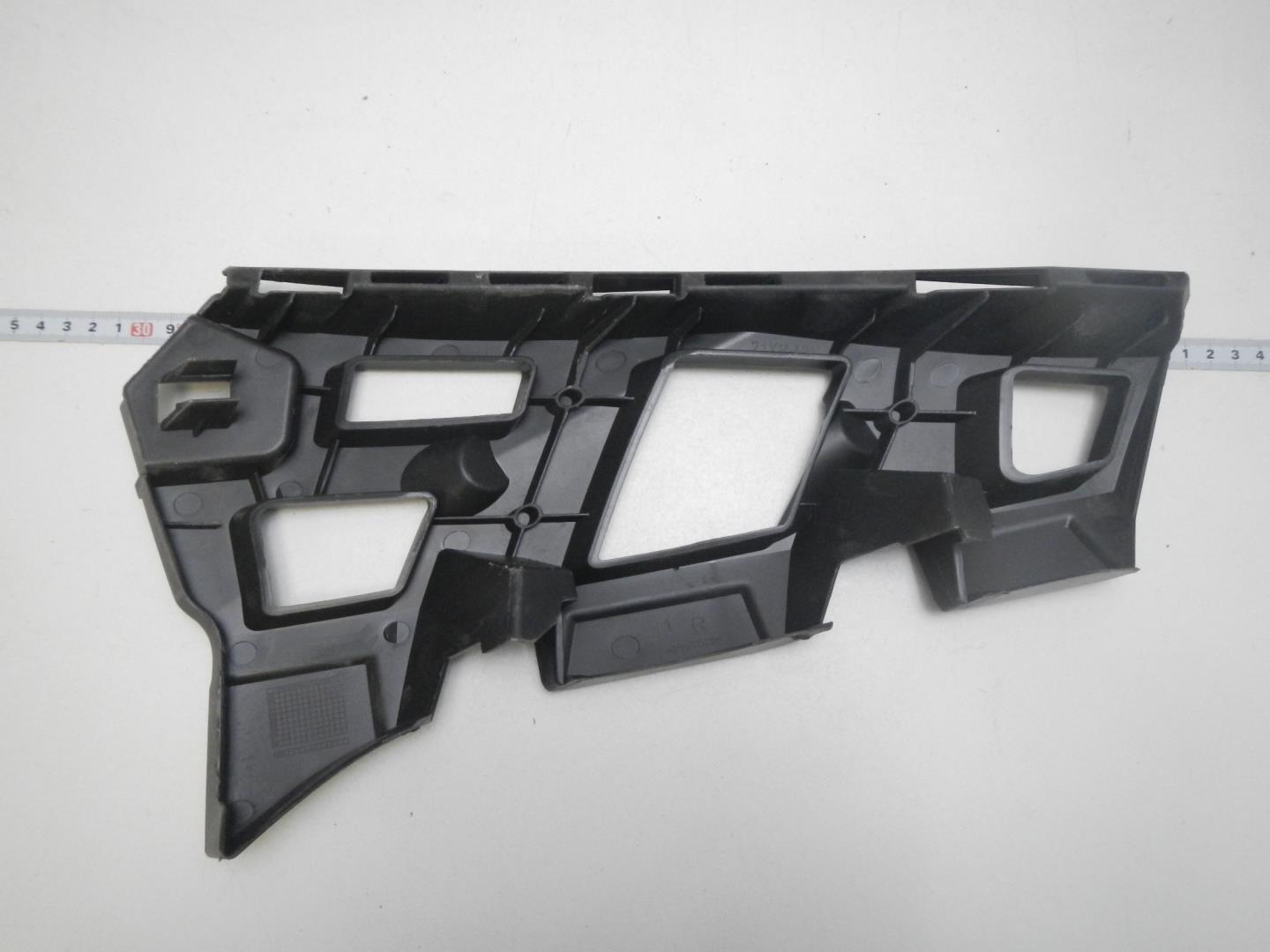 Кронштейн переднего бампера правый