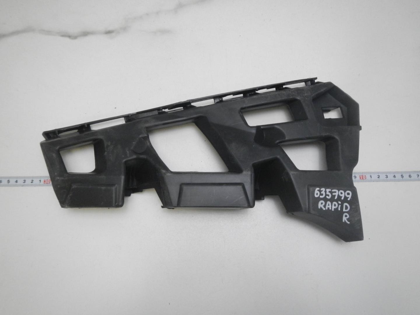 Кронштейн переднего бампера правый