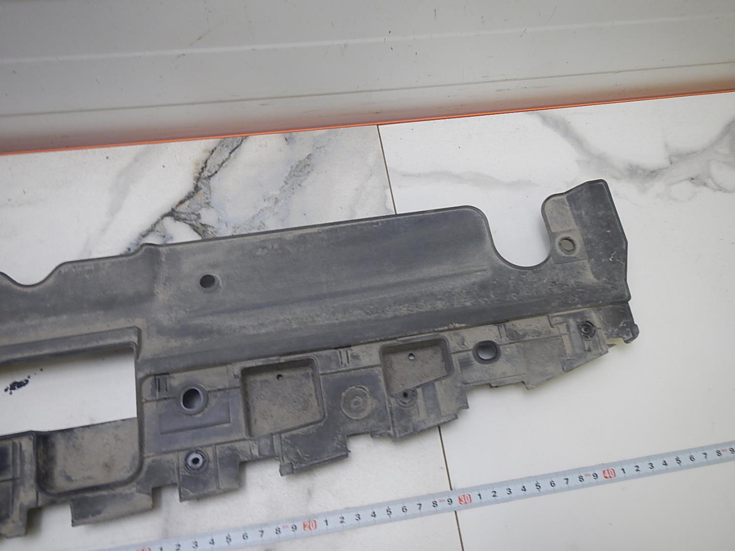 Кожух замка капота