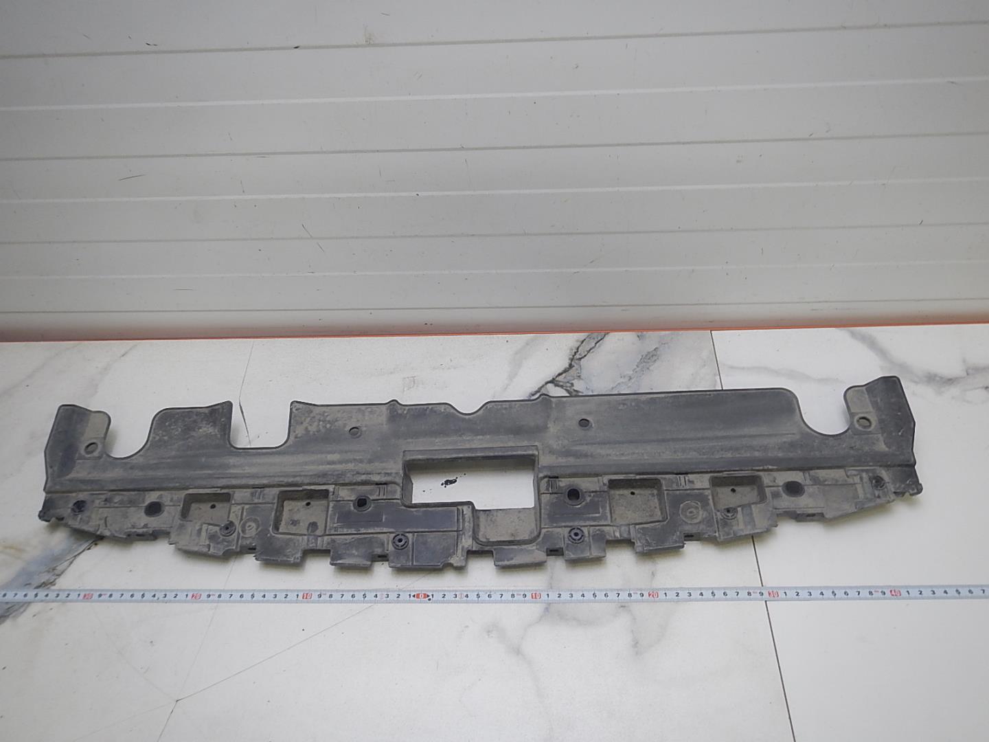 Кожух замка капота