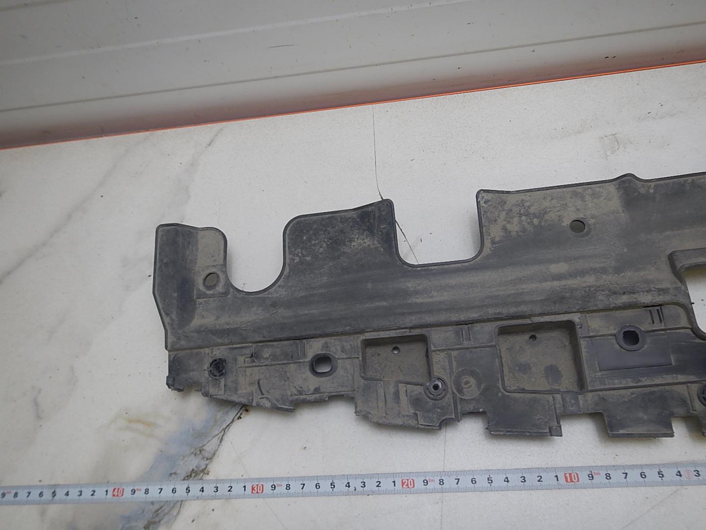 Кожух замка капота