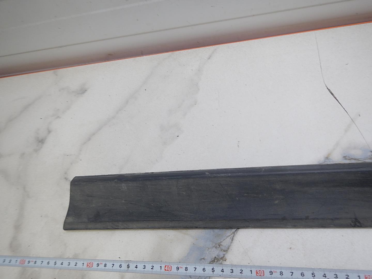 Молдинг передней правой двери