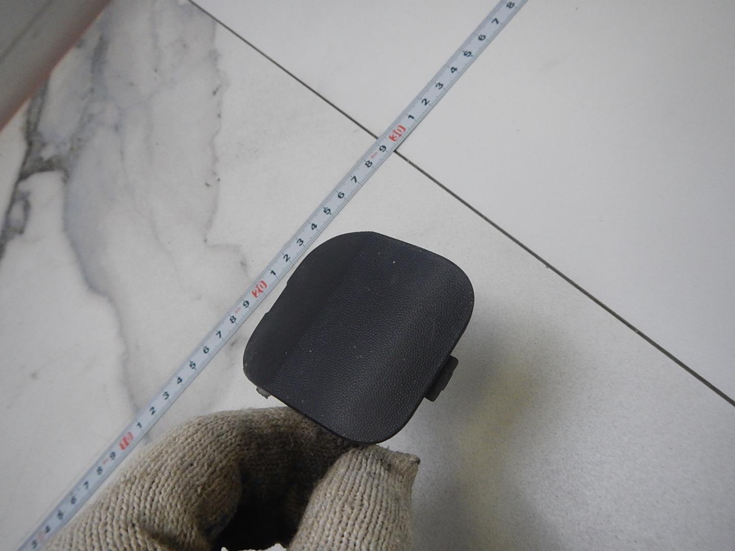 Заглушка буксировочного крюка