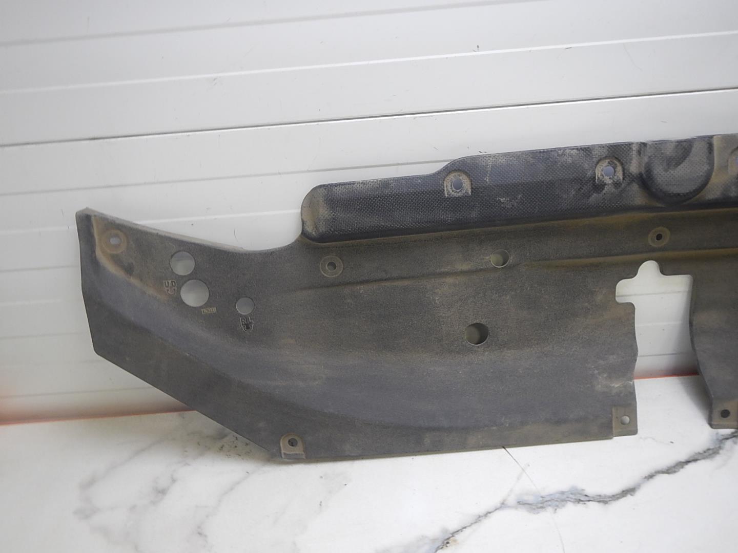 Кожух замка капота