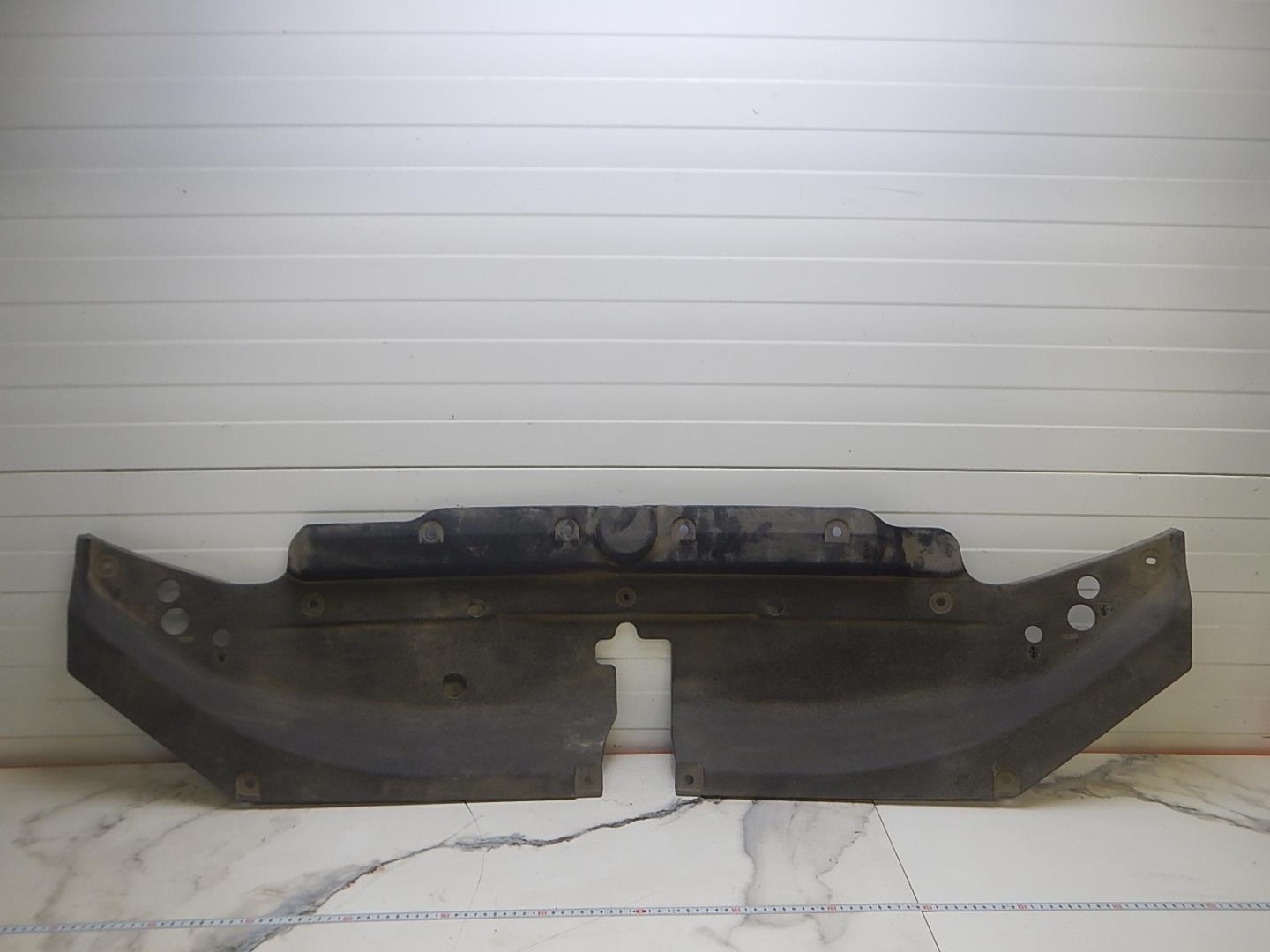 Кожух замка капота