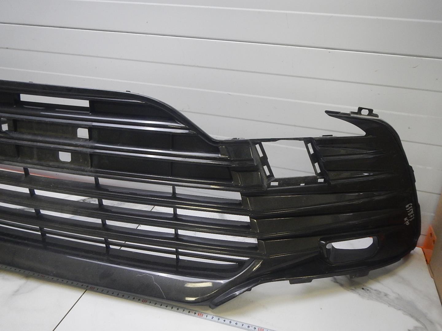 Решетка в бампер центральная