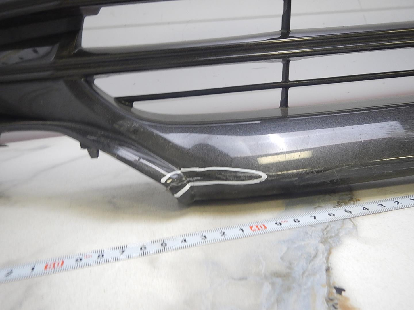 Решетка в бампер центральная