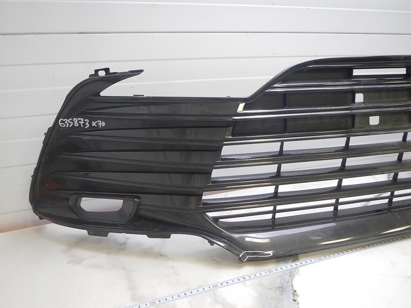 Решетка в бампер центральная