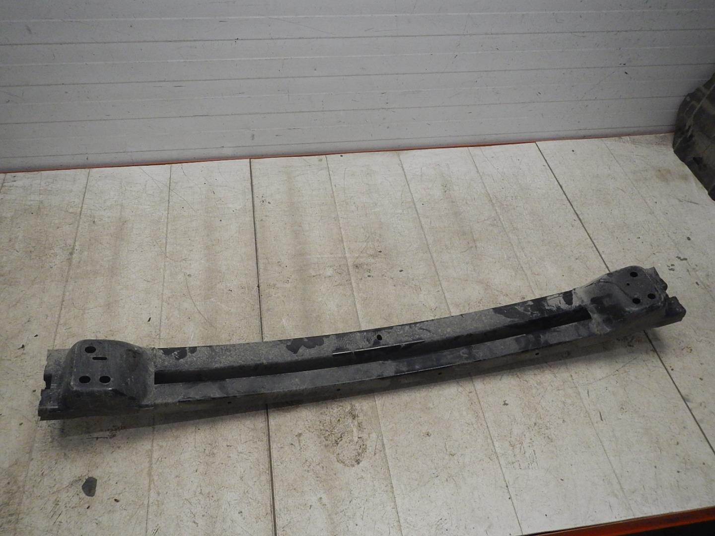 Усилитель заднего бампера