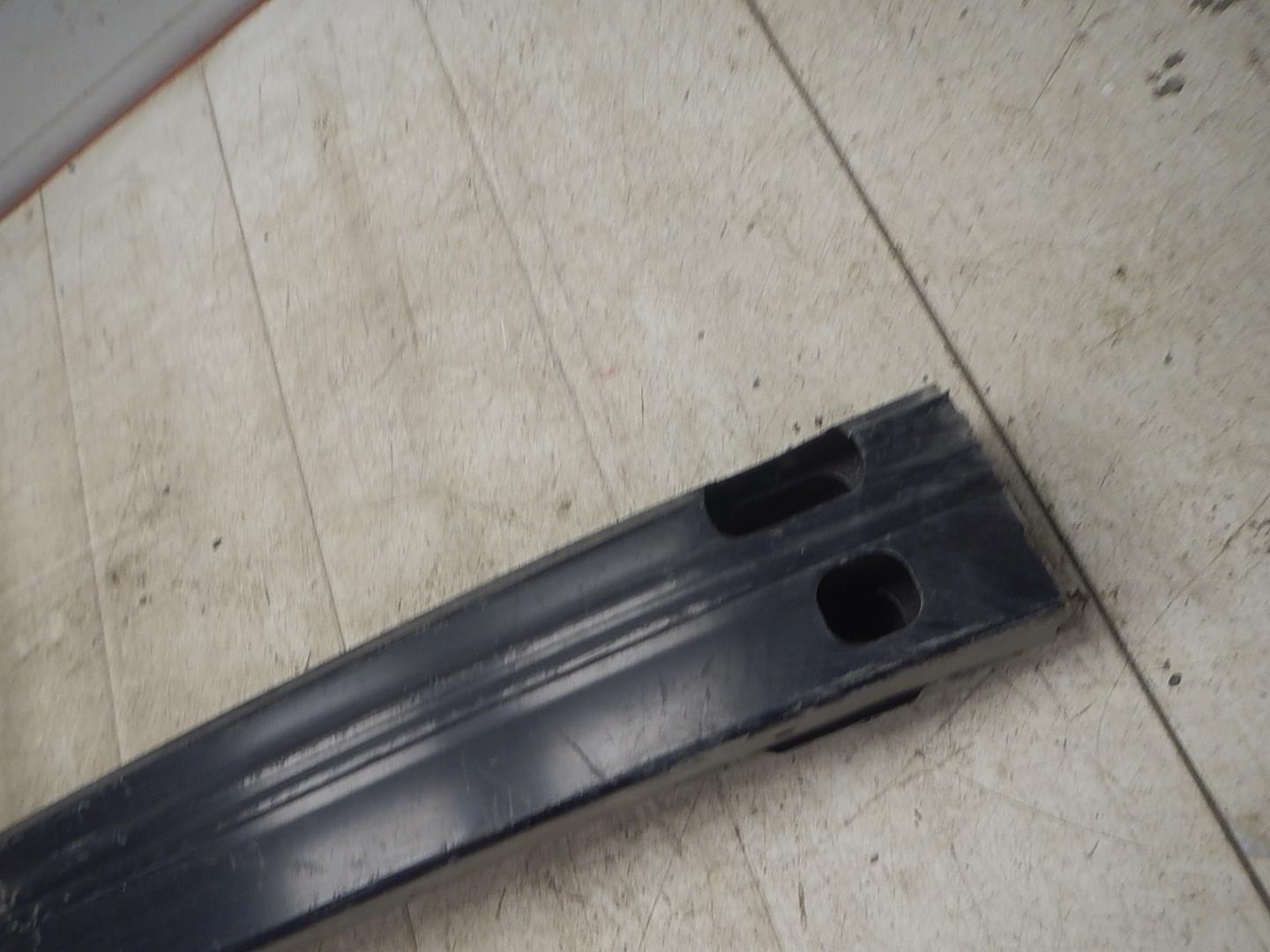 Усилитель заднего бампера