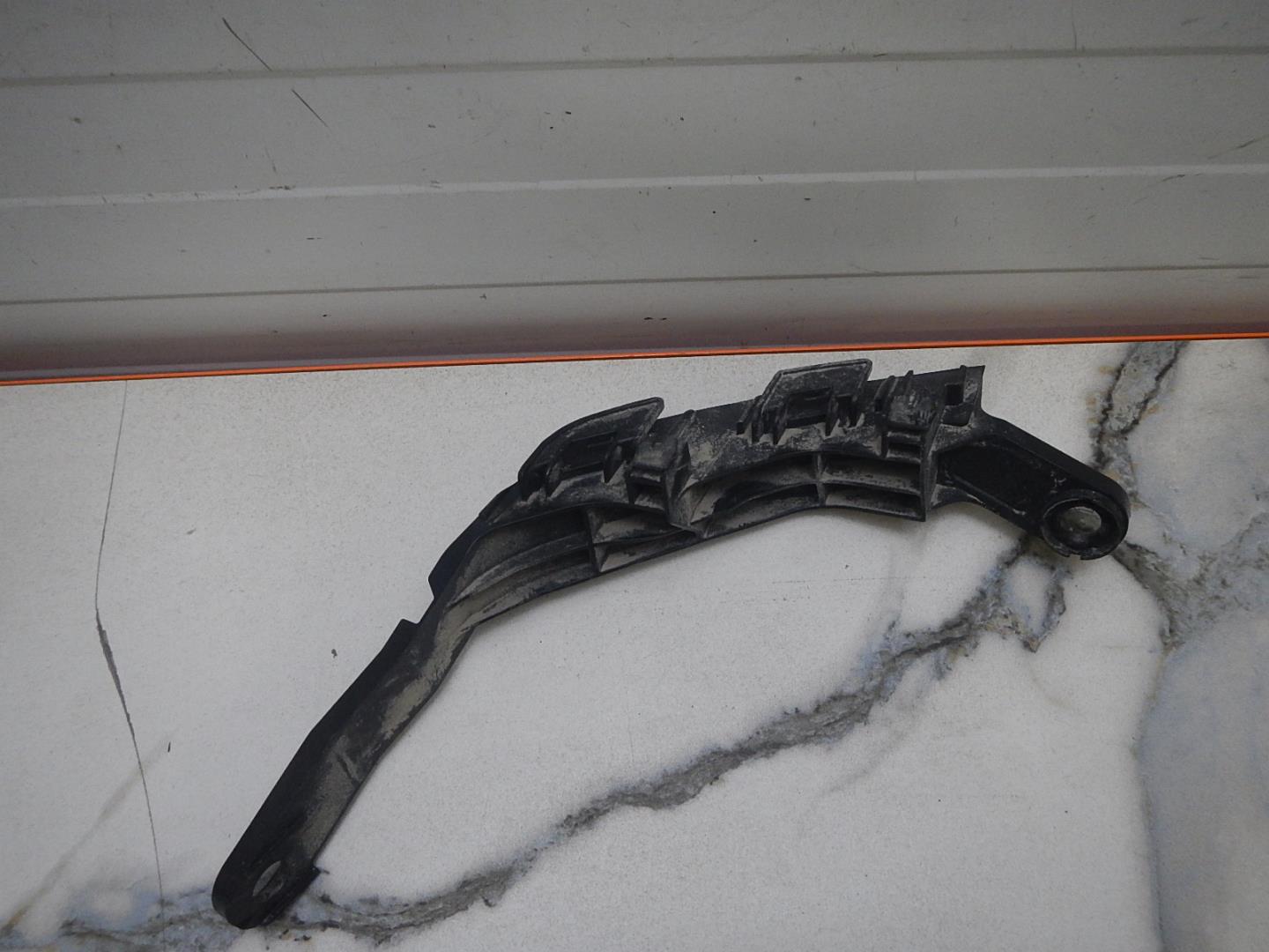 Кронштейн заднего бампера правый