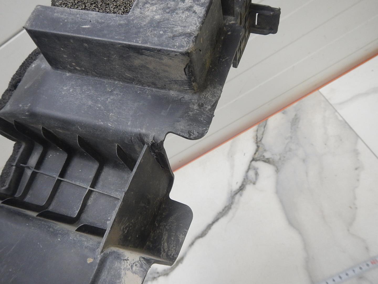 Воздуховод радиатора правый