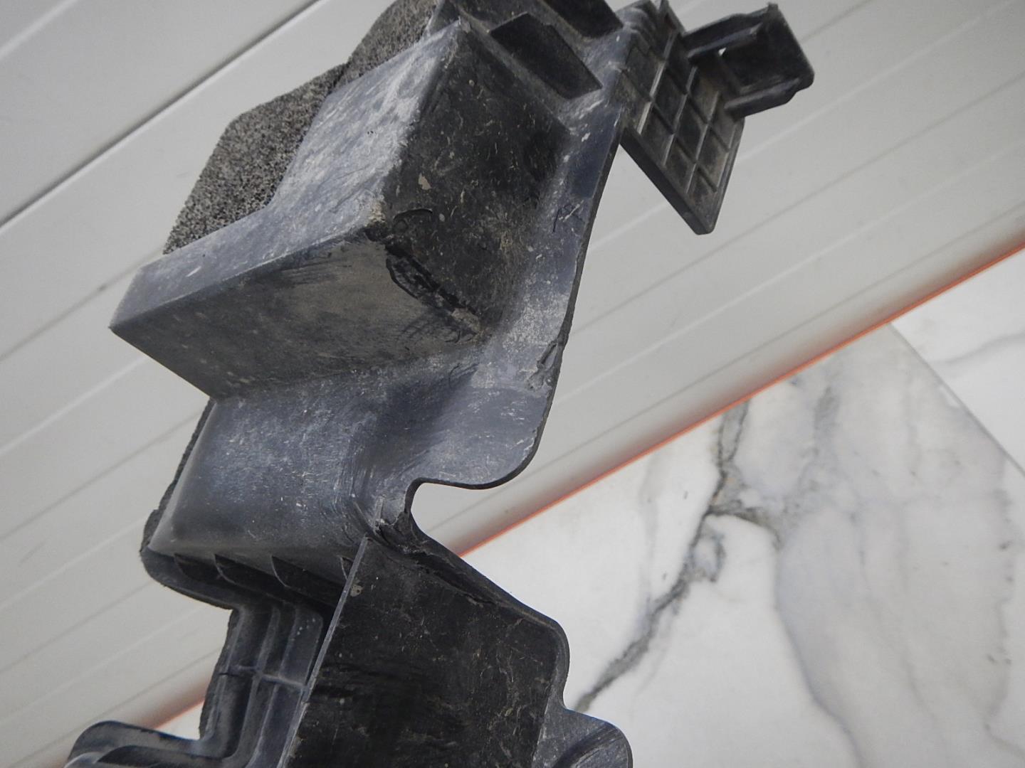 Воздуховод радиатора правый