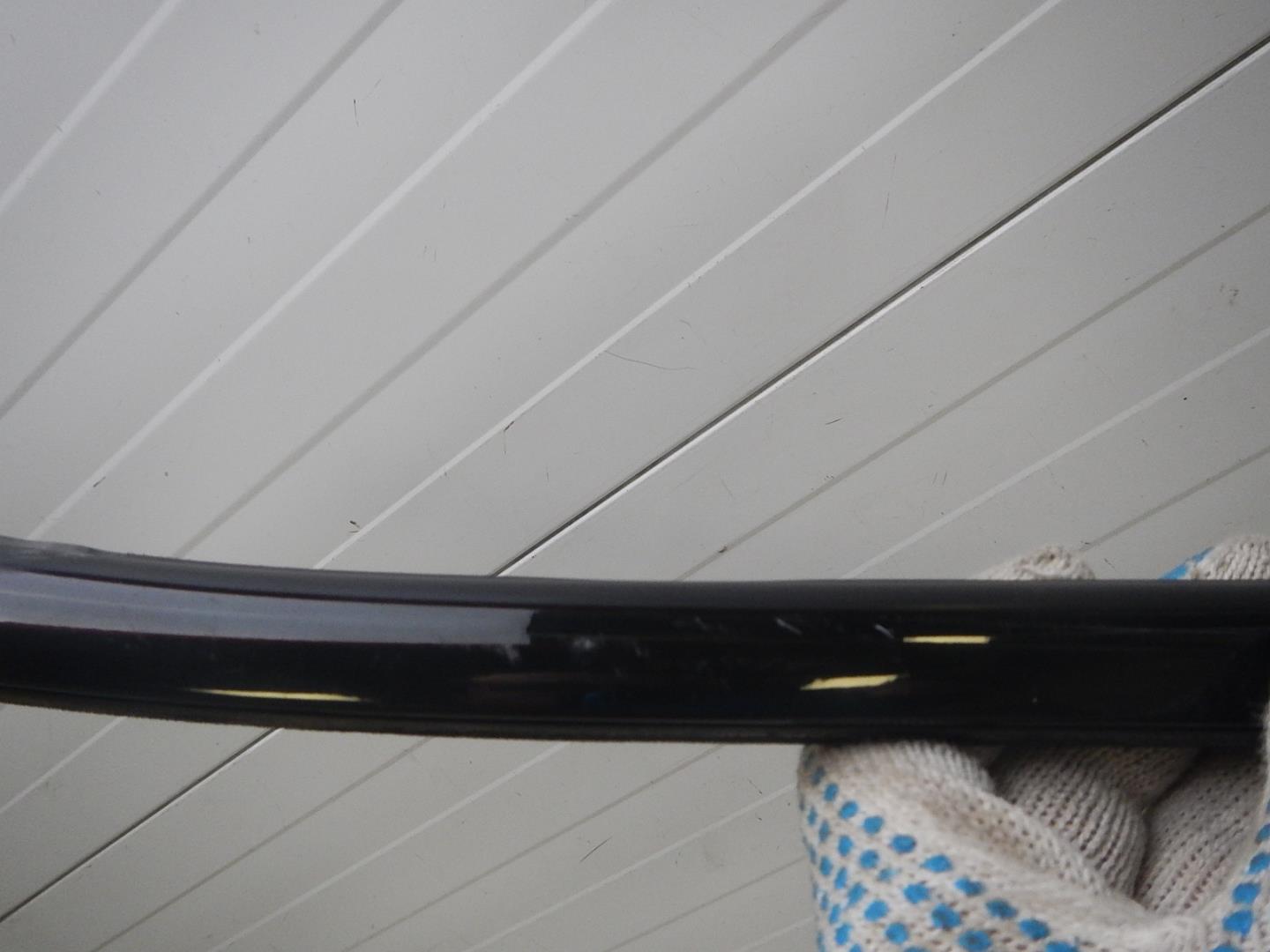 Накладка лобового стекла левая