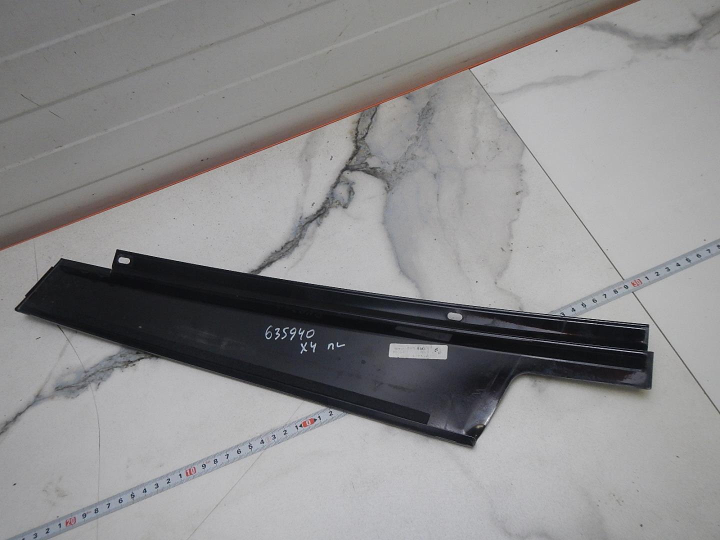 Накладка двери передней левой