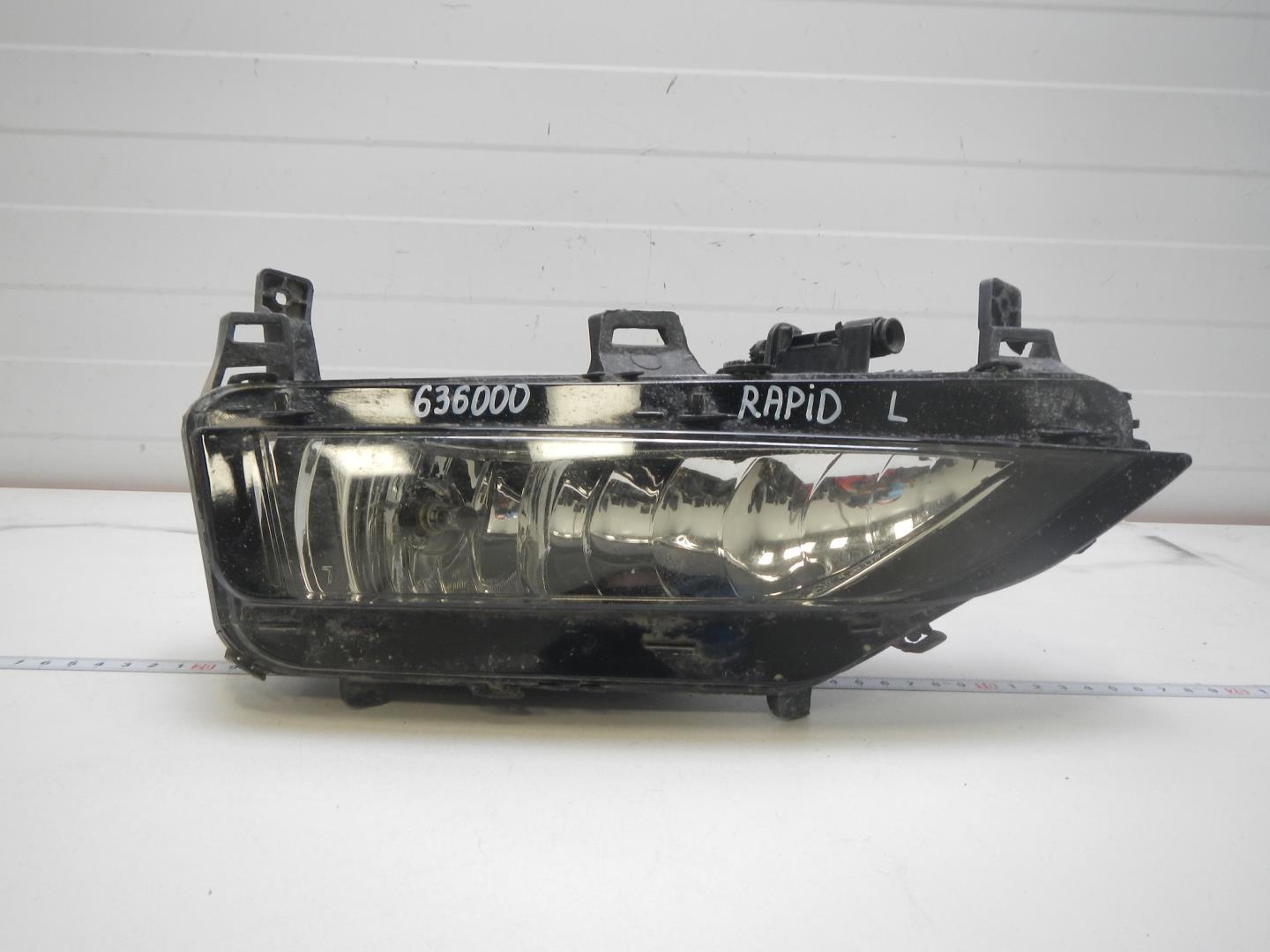 Фара противотуманная левая