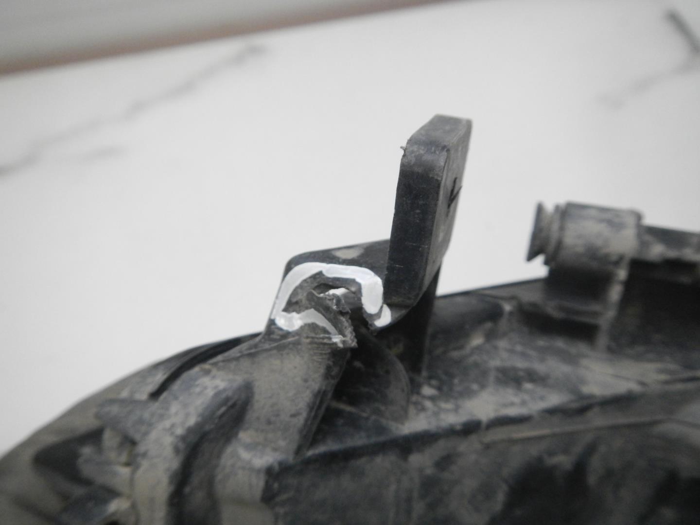 Фара противотуманная левая