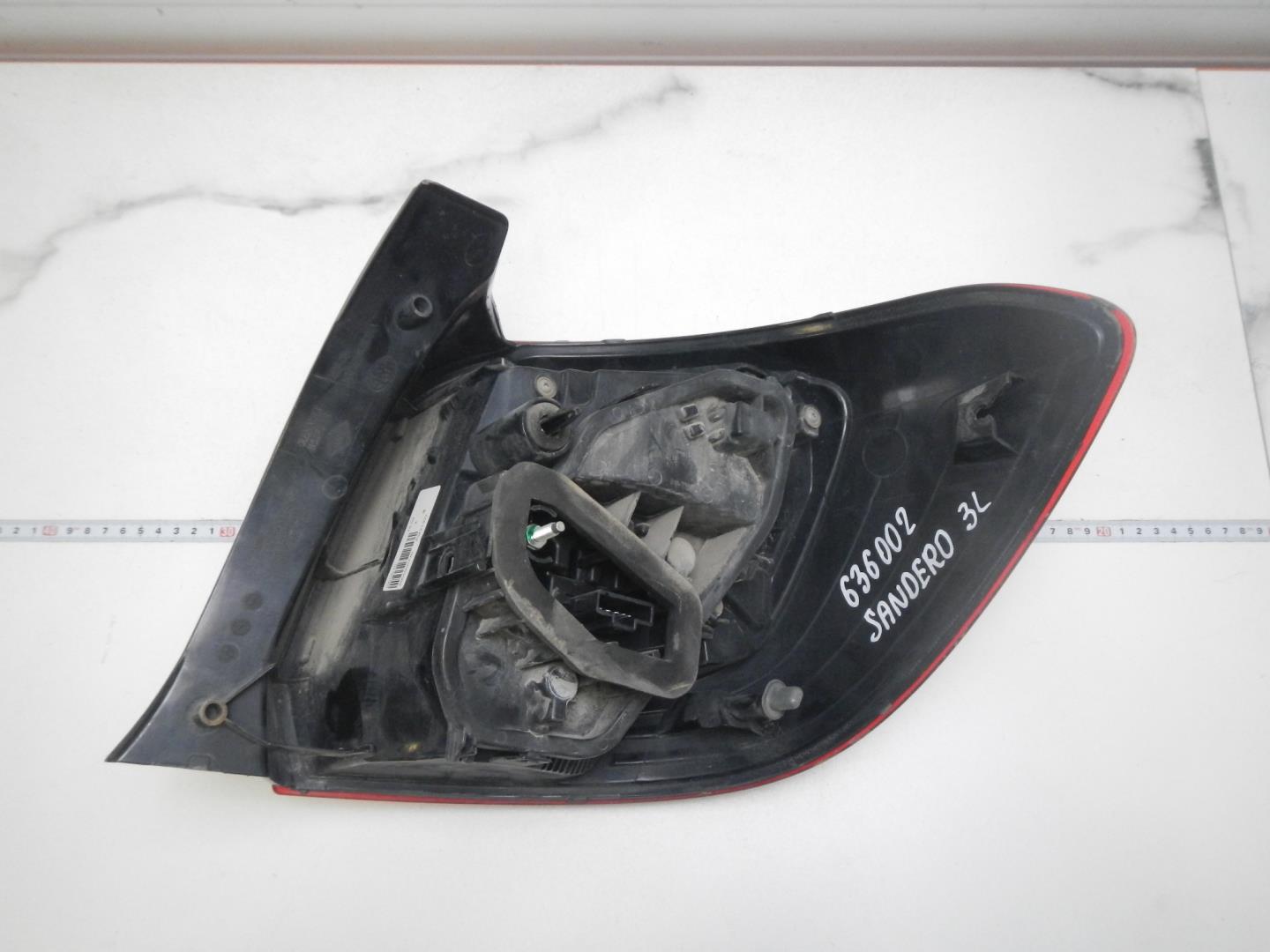 Фонарь задний левый