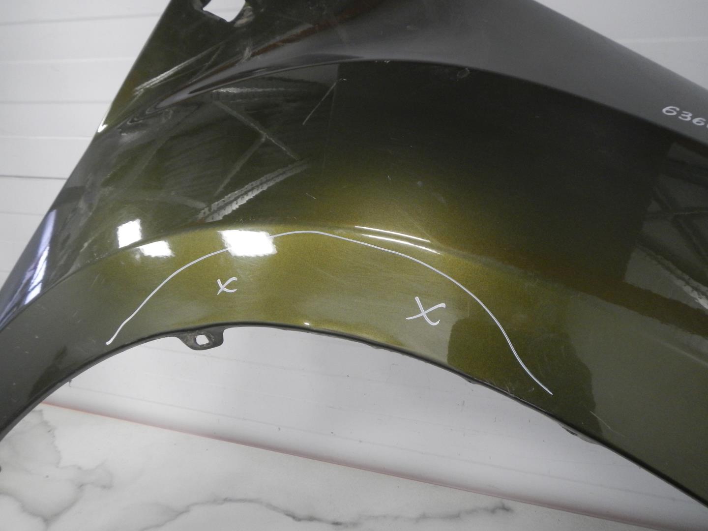 Крыло переднее правое