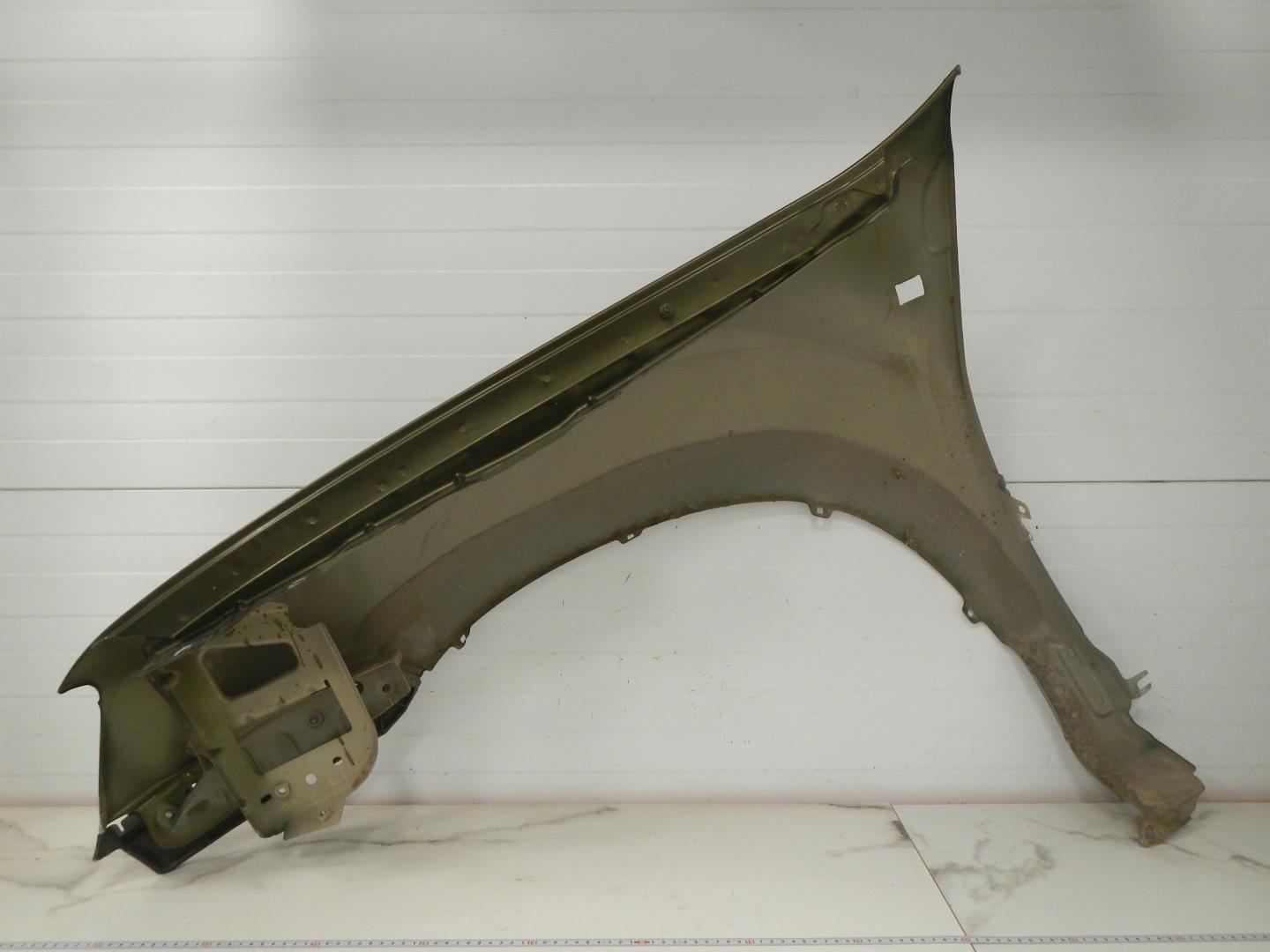 Крыло переднее правое